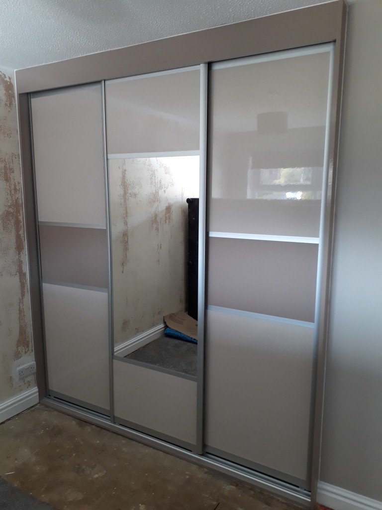 Cappuchino and cream gloss with mirror