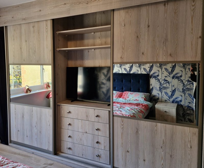 Hacienda white and painted oak dark grey